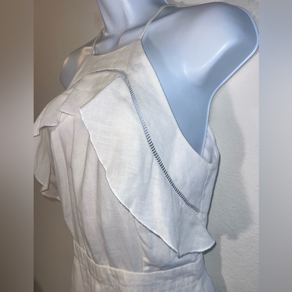 Karina Grimaldi White 100% linen One Piece
Romper with Spaghetti Straps - Picture 2 of 10